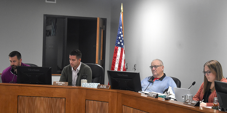 Council holds off on changing garbage ordinance for now | News, Sports, Jobs - Vimarsana News
